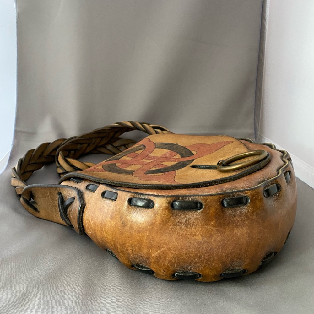 Vintage Handmade 1970’s leather crossbody bag braided strap tooled Celtic knot - Picture 12 of 16